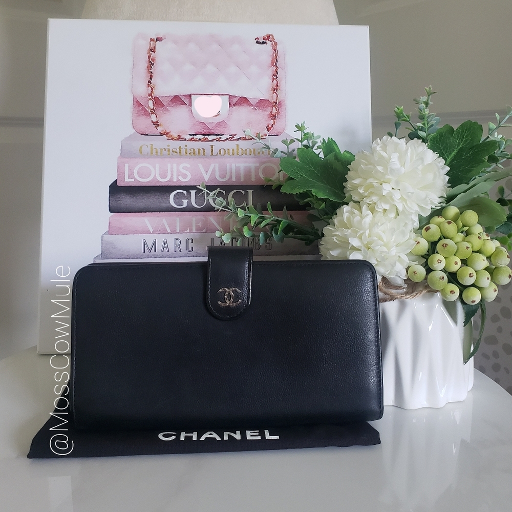 *SOLD* Authentic Pre-owned Chanel Caviar Brilliant CC Organizer Wallet